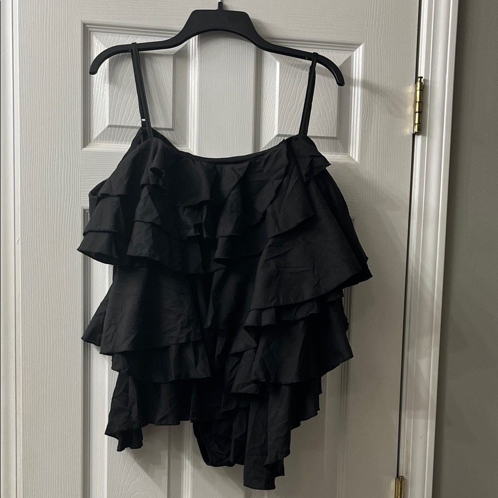 🩱🖤😎Elegant Black Multi-Tiered Ruffled One-Piece Swimsuit🩱🖤😎